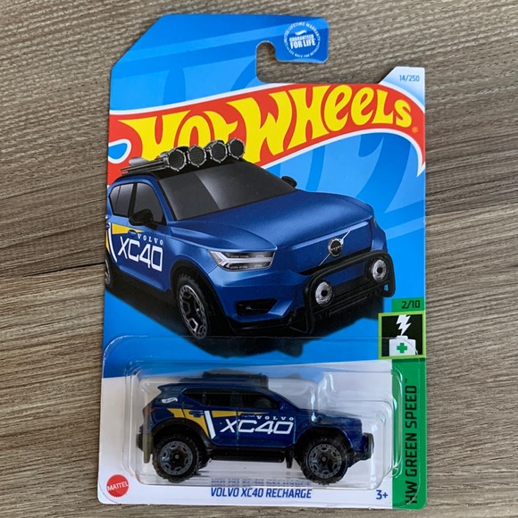Hot Wheels Volvo XC40 Recharge Suv HW Green Speed Hotwheels Mattel 2024 New - Picture 1 of 4